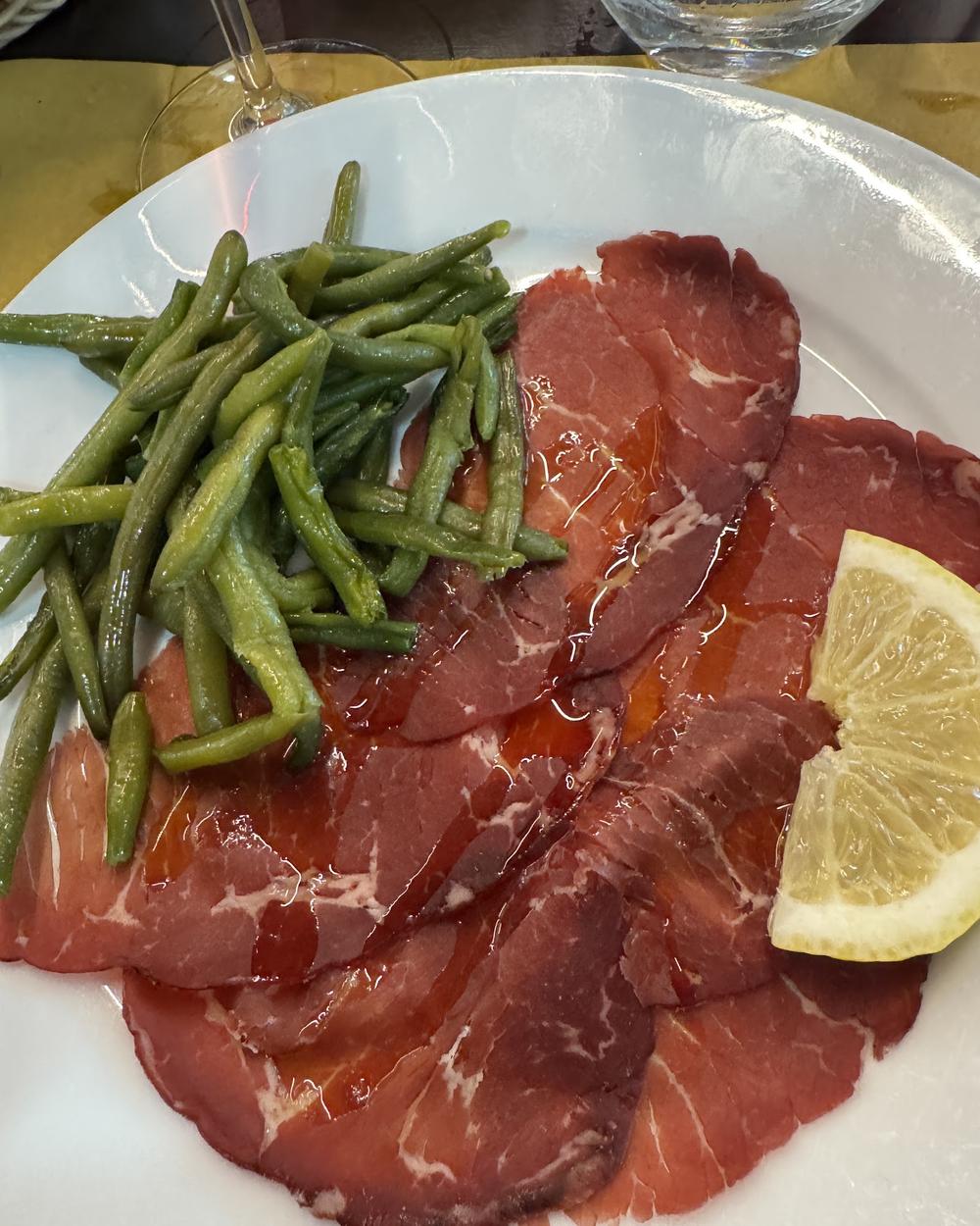 Bresaola con fagiolini e limone