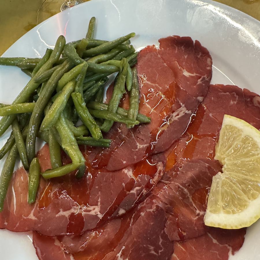 Bresaola con fagiolini e limone